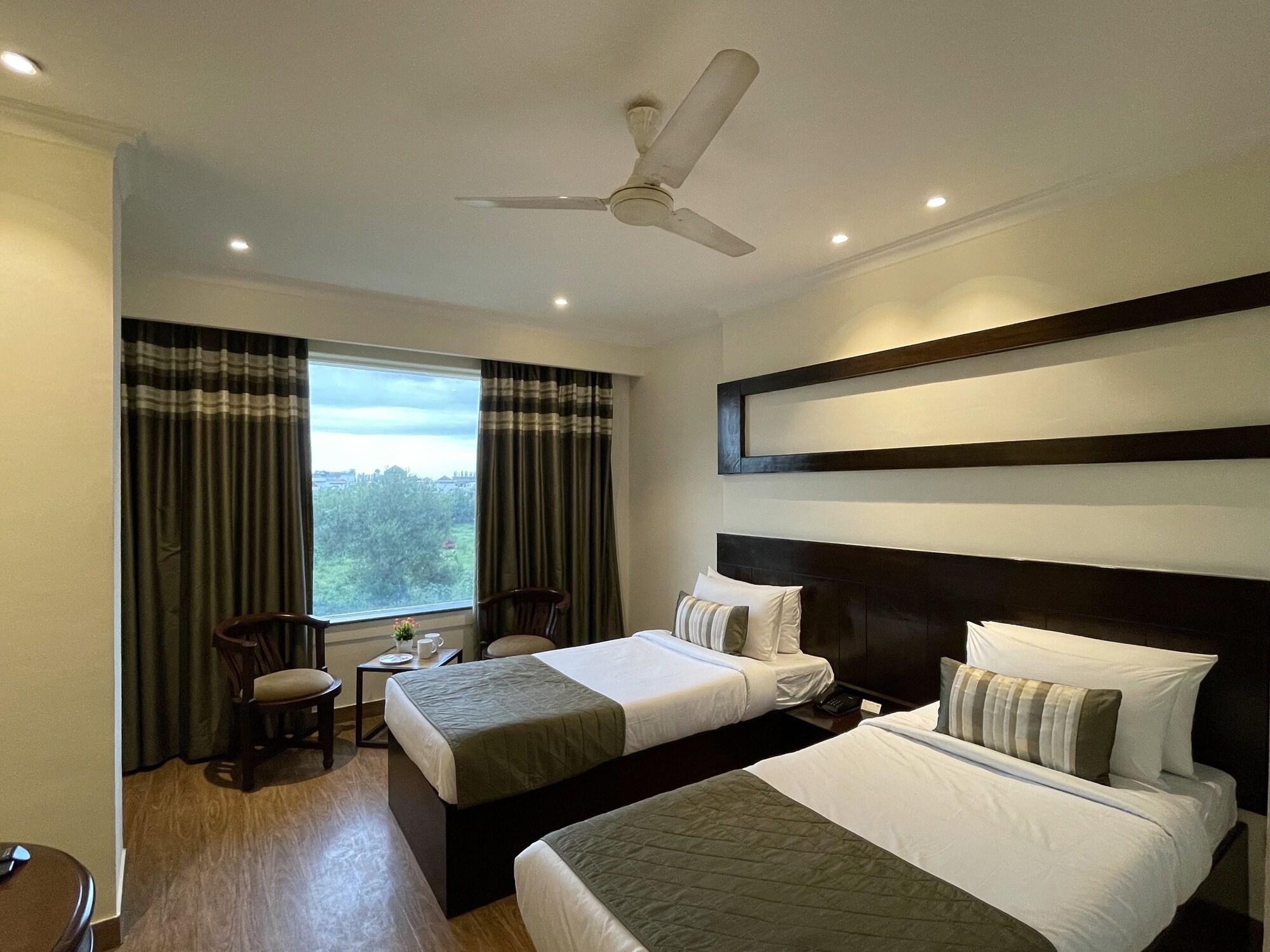 Royale Sarovar Portico Agra Agra  Exteriör bild