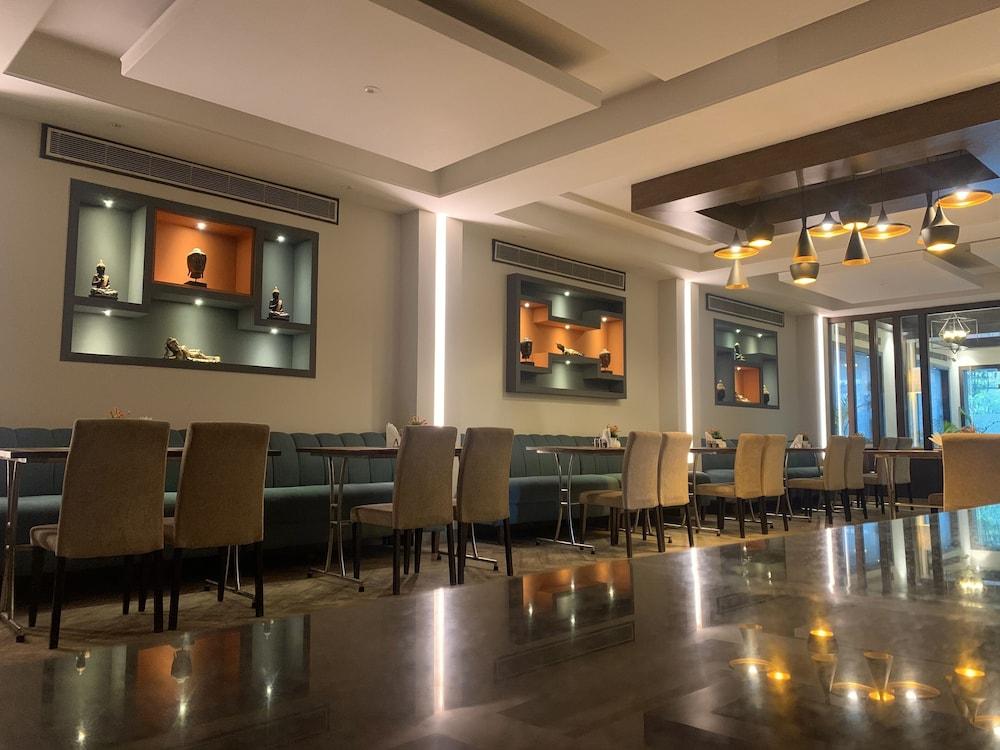 Royale Sarovar Portico Agra Agra  Exteriör bild