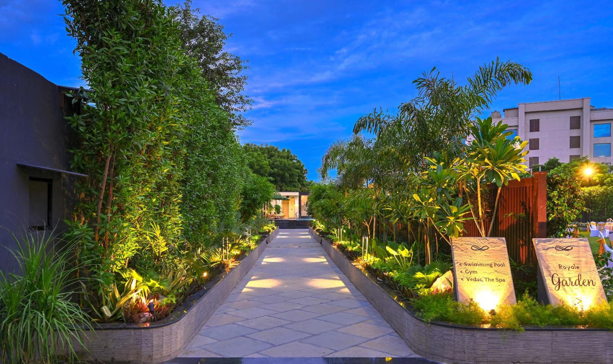Royale Sarovar Portico Agra Agra  Exteriör bild