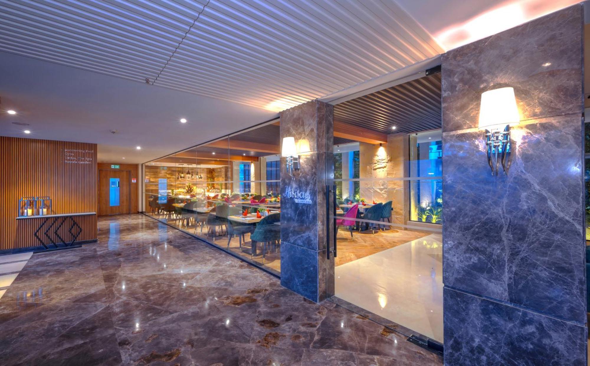 Royale Sarovar Portico Agra Agra  Exteriör bild