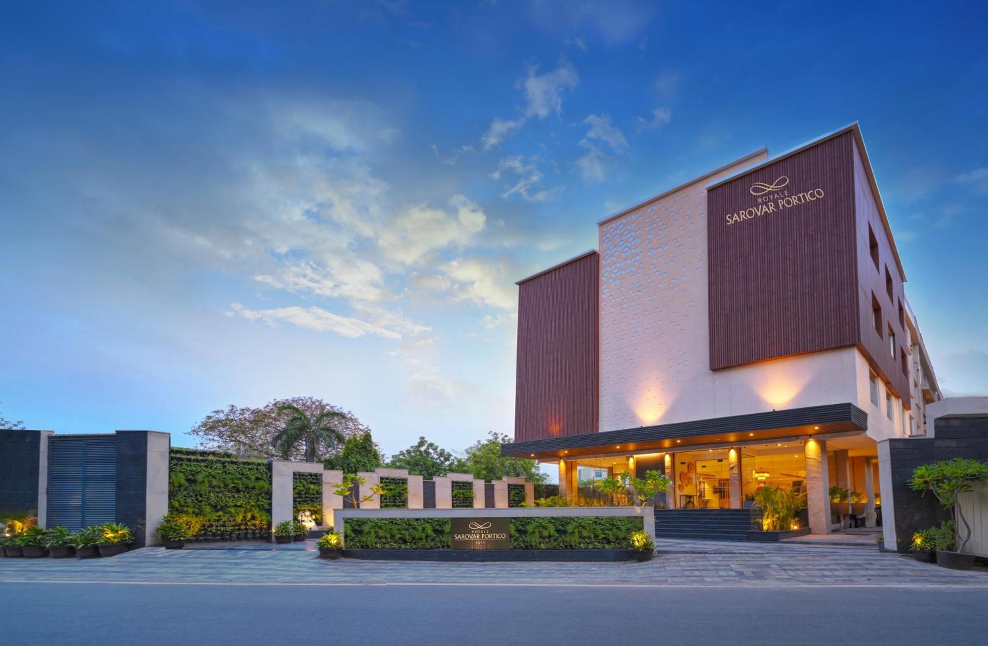 Royale Sarovar Portico Agra Agra  Exteriör bild