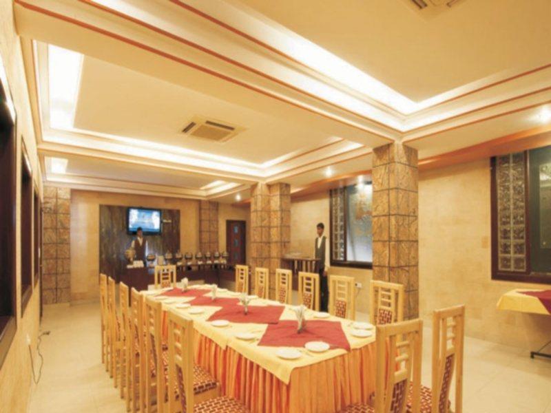 Royale Sarovar Portico Agra Agra  Exteriör bild