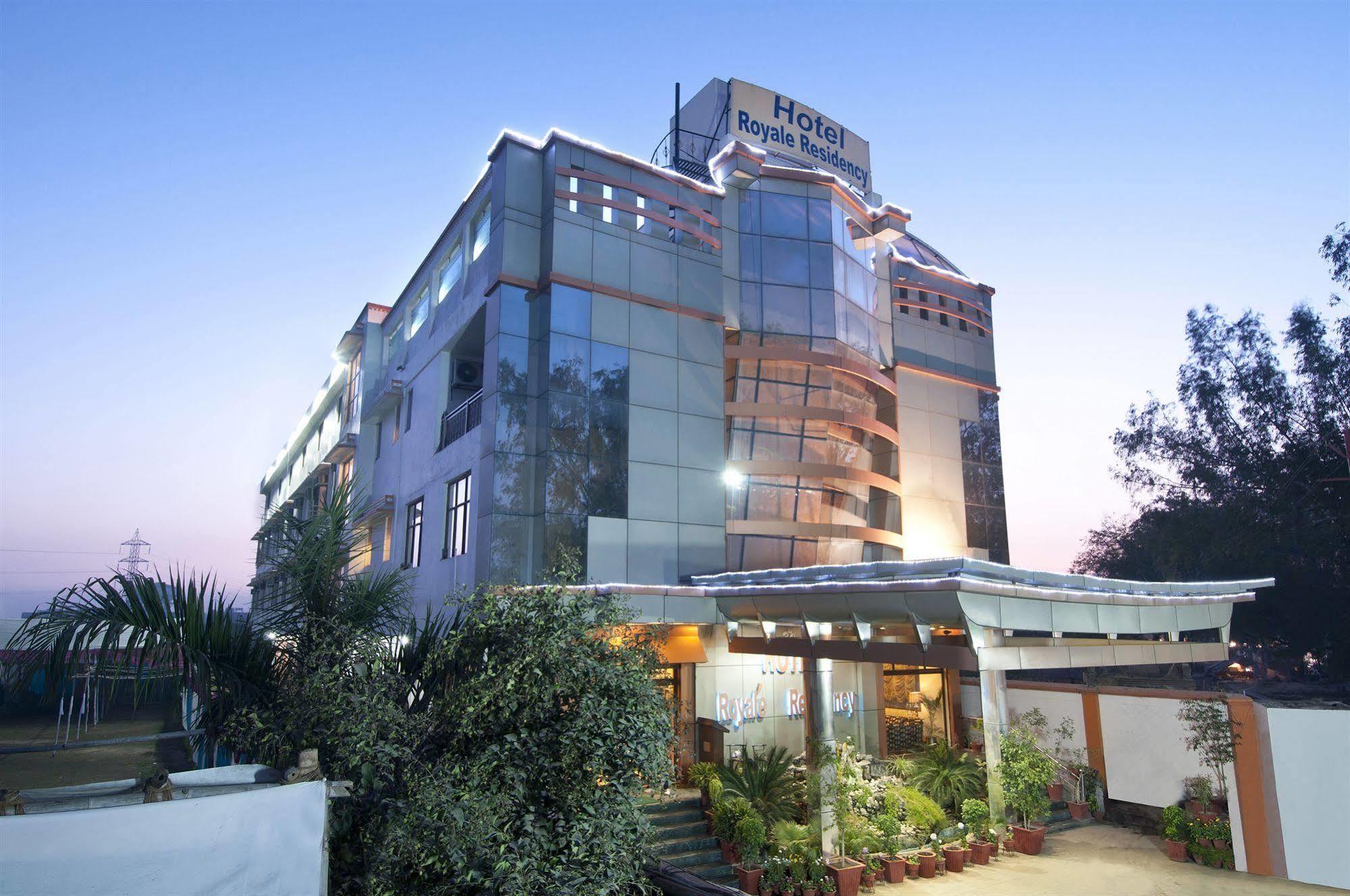 Royale Sarovar Portico Agra Agra  Exteriör bild
